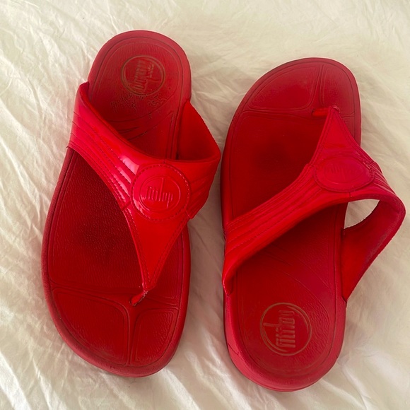 RED PATENT FITFLOP - Picture 1 of 4